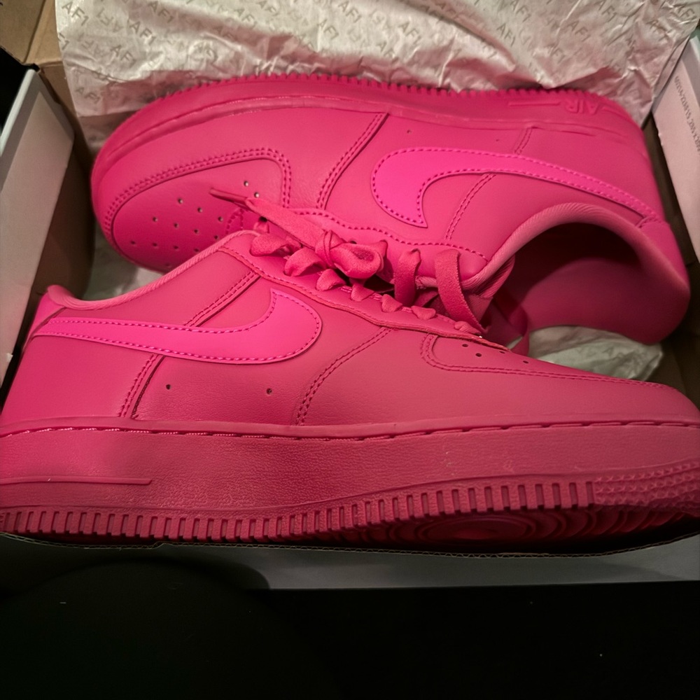 Nike air forces fierce pink